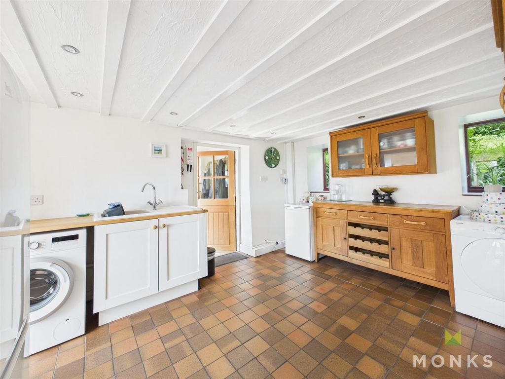 Property photo 2 of 31 Cam01420G0-Pr0679-Still018.Jpg