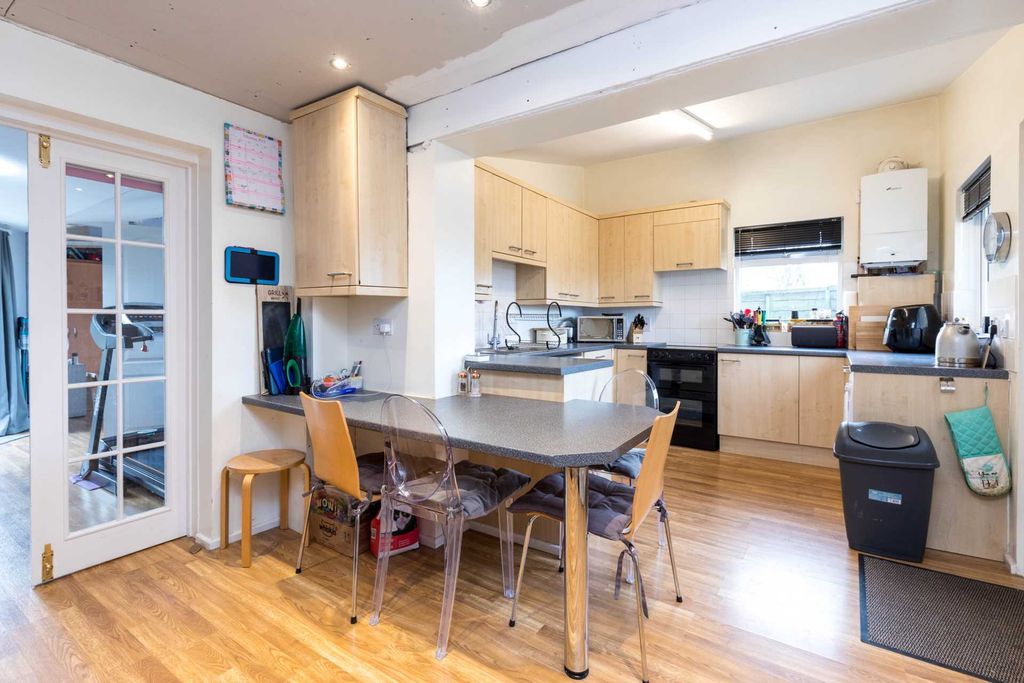Property photo 2 of 16