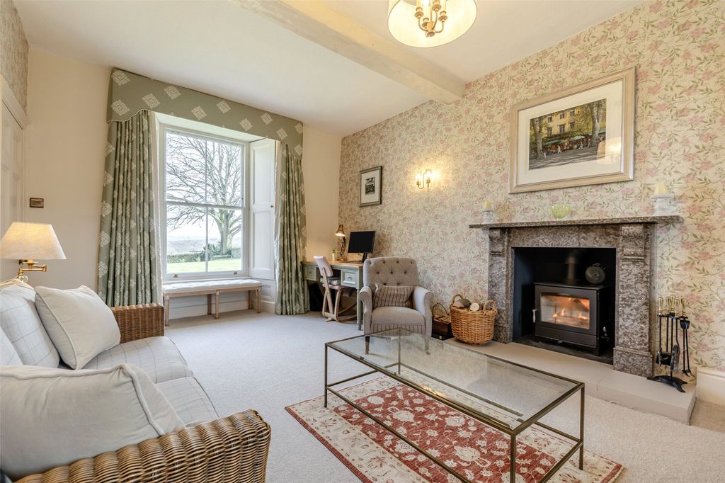 Property photo 3 of 38 Picture No. 37