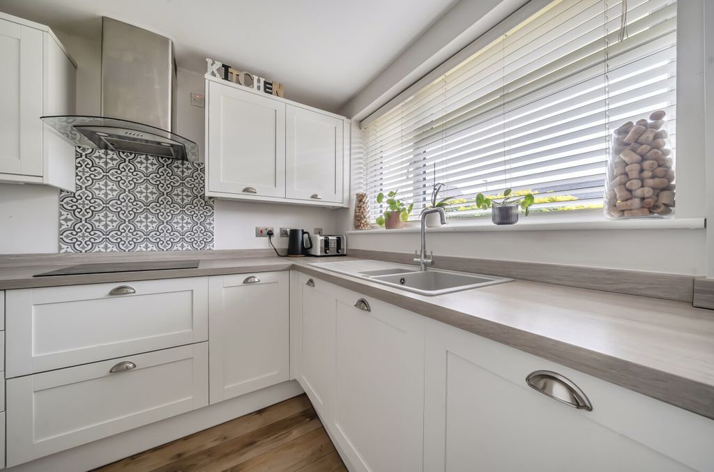 Property photo 3 of 18 1402015-22-697259...