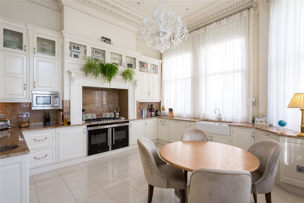 Property photo 2 of 16 Kitchen/Dining Room