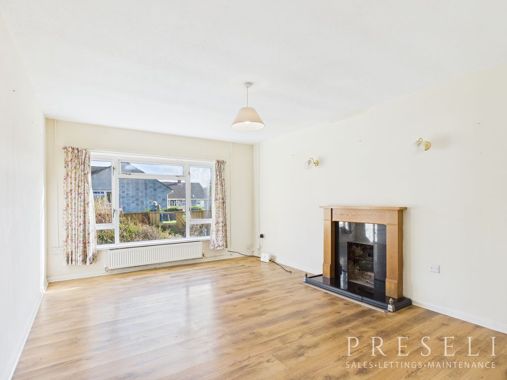 Property photo 2 of 19 Lounge