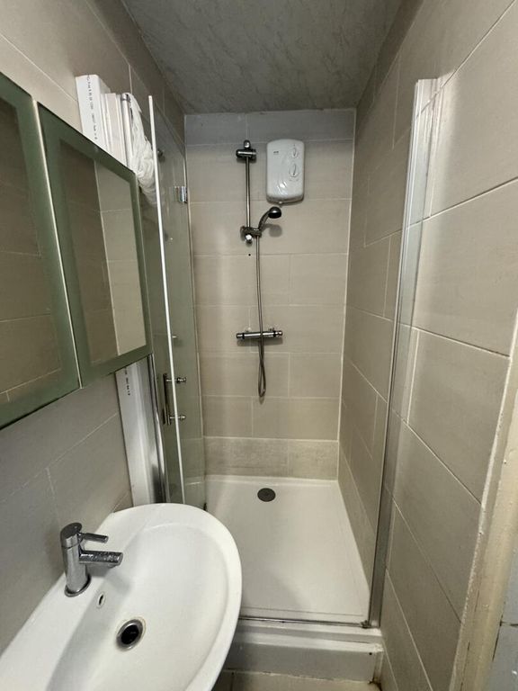 Property photo 3 of 9 Bathroom