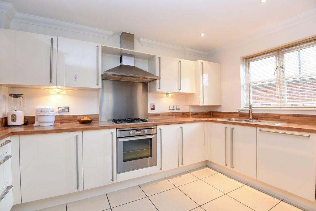 Property photo 2 of 8 Picture No. 13