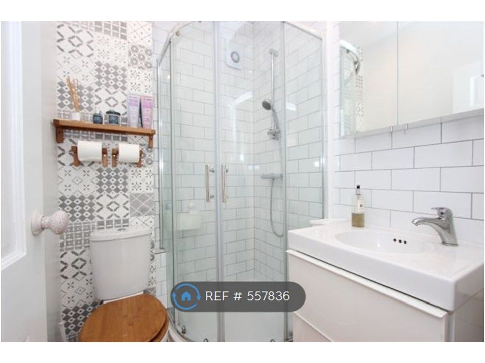 Property photo 3 of 9 Bathroom