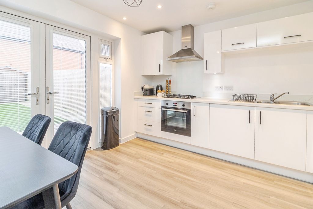 Property photo 3 of 18 Pbox-Img.Jpg