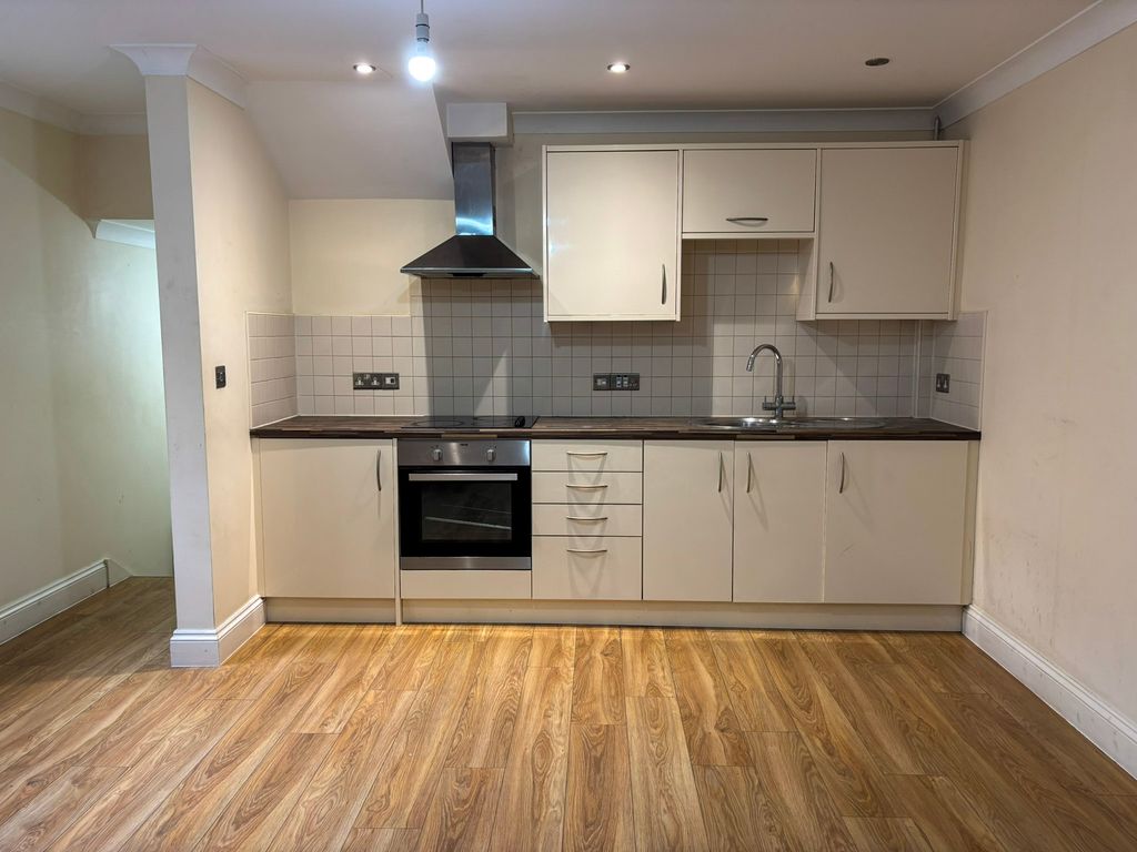 Property photo 2 of 10 Kitchen