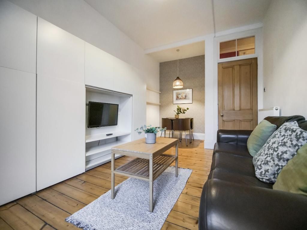 Property photo 2 of 16 Lounge