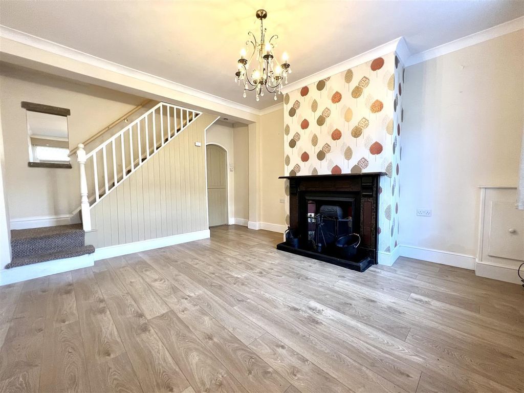 Property photo 3 of 14 Lounge