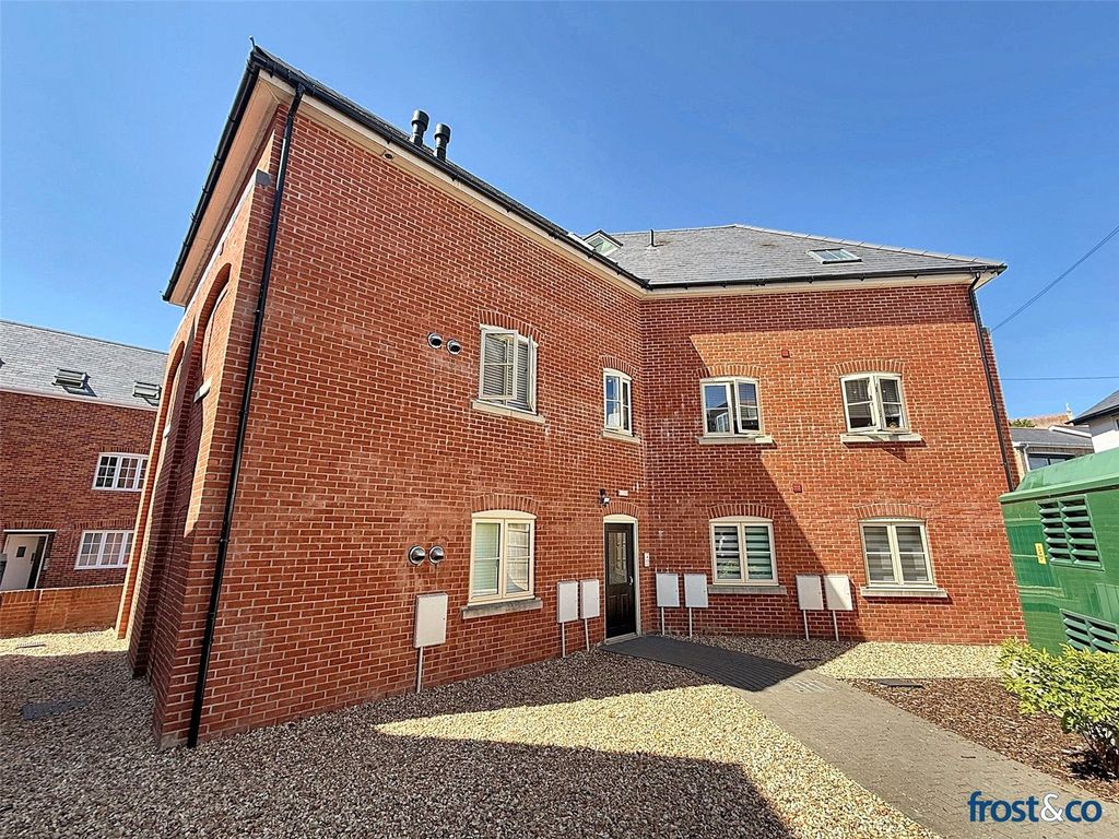 Property photo 1 of 19 The Cross