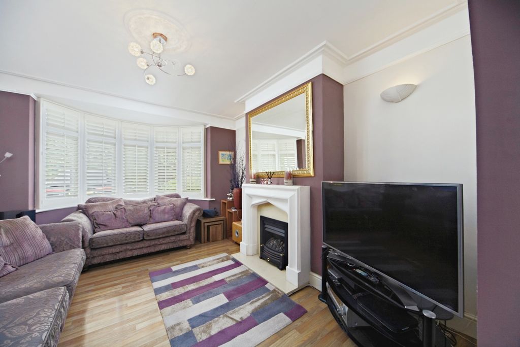 Property photo 2 of 17 Photo