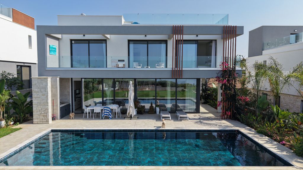 Property photo 1 of 36