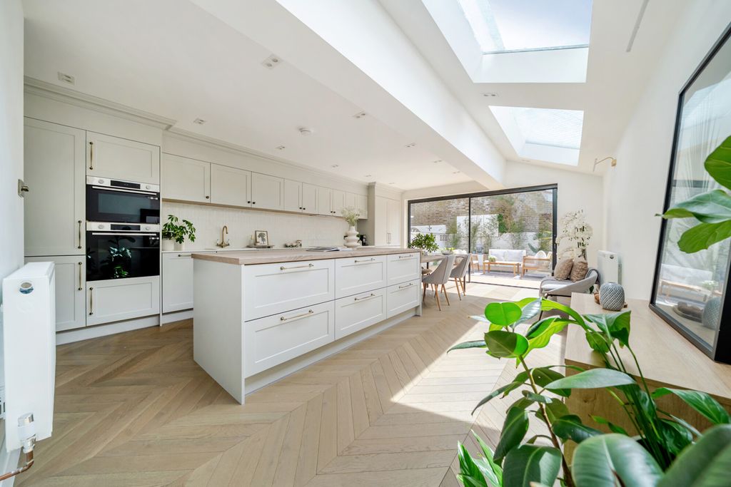 Property photo 1 of 26 1453095-8-69F234d...