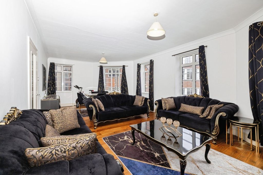 Property photo 2 of 12