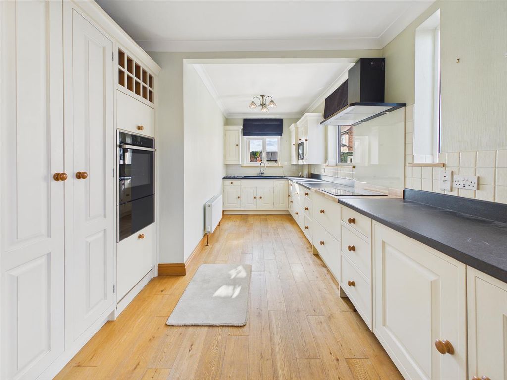 Property photo 2 of 12 Breakfast Kitchen