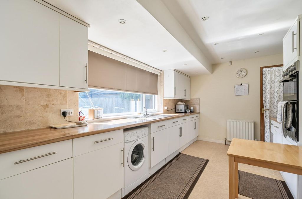 Property photo 2 of 21 1436929-3-69Cbb46Aa8724.Jpg