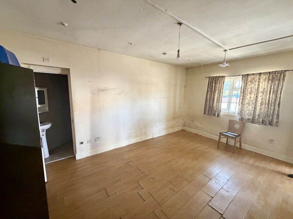 Property photo 1 of 4 1 Bed Flat To Rent Carlyle Avenue, Southall Ub1