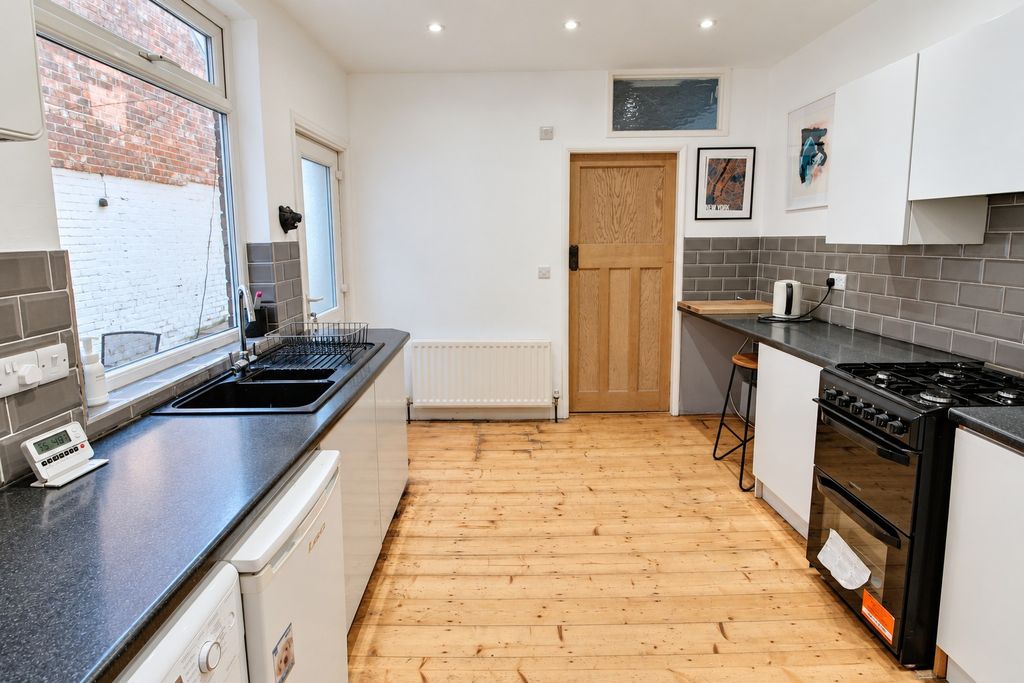 Property photo 1 of 18 6099720