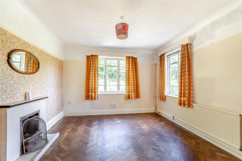 Property photo 3 of 60 8662698-Interior10.Jpg