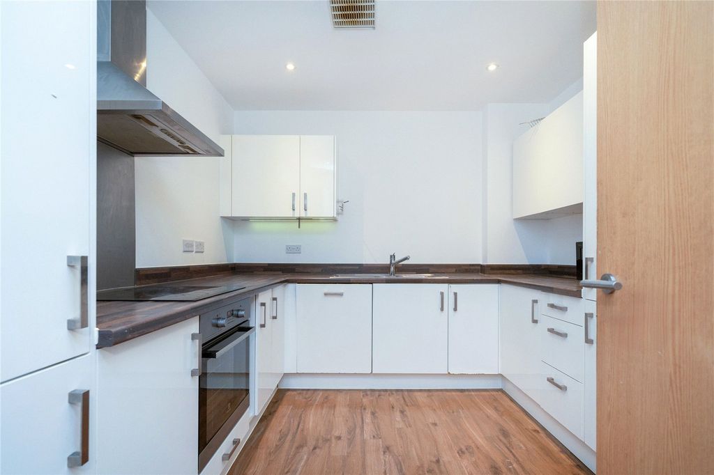 Property photo 2 of 25 Picture No. 33