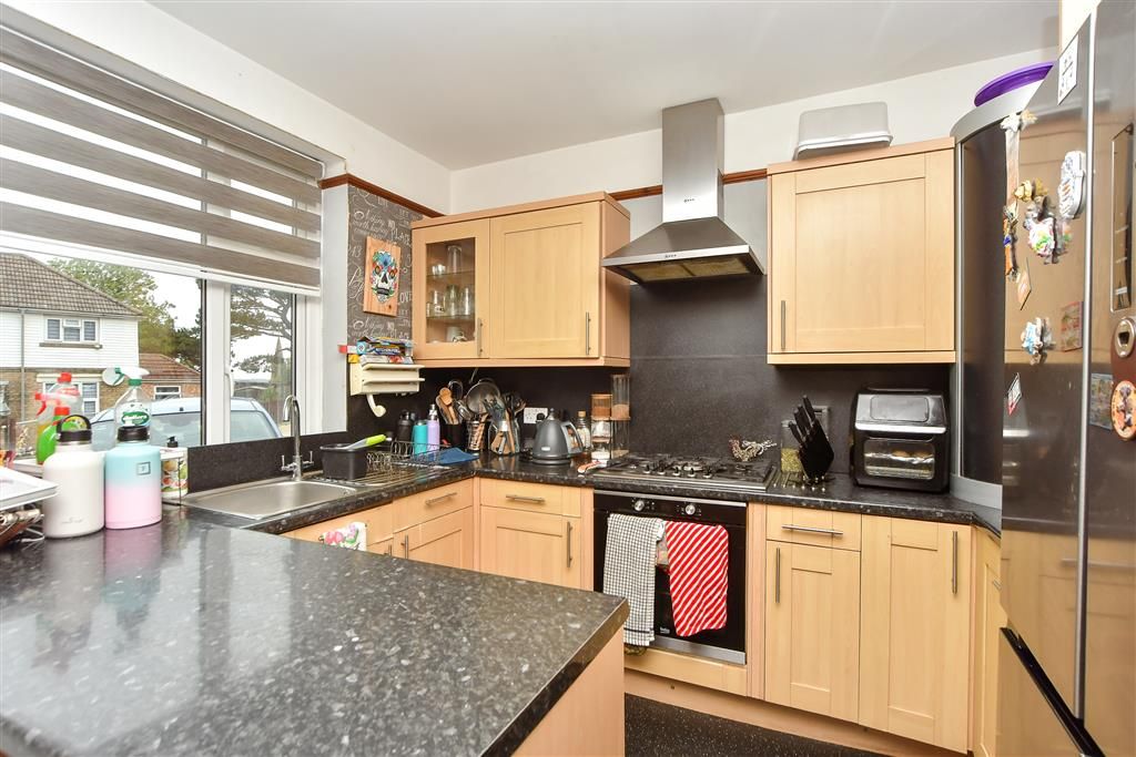 Property photo 2 of 10 Kitchen