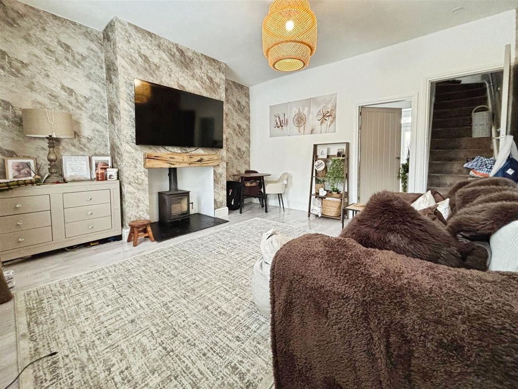 Property photo 3 of 18 Lounge