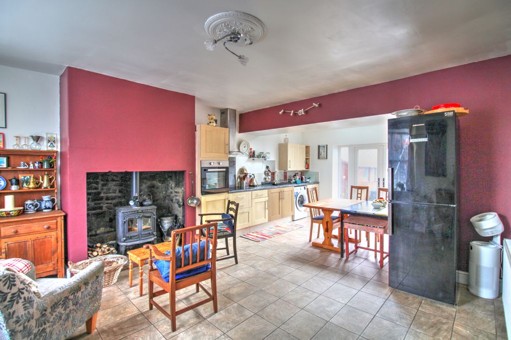 Property photo 3 of 14 Kitchen