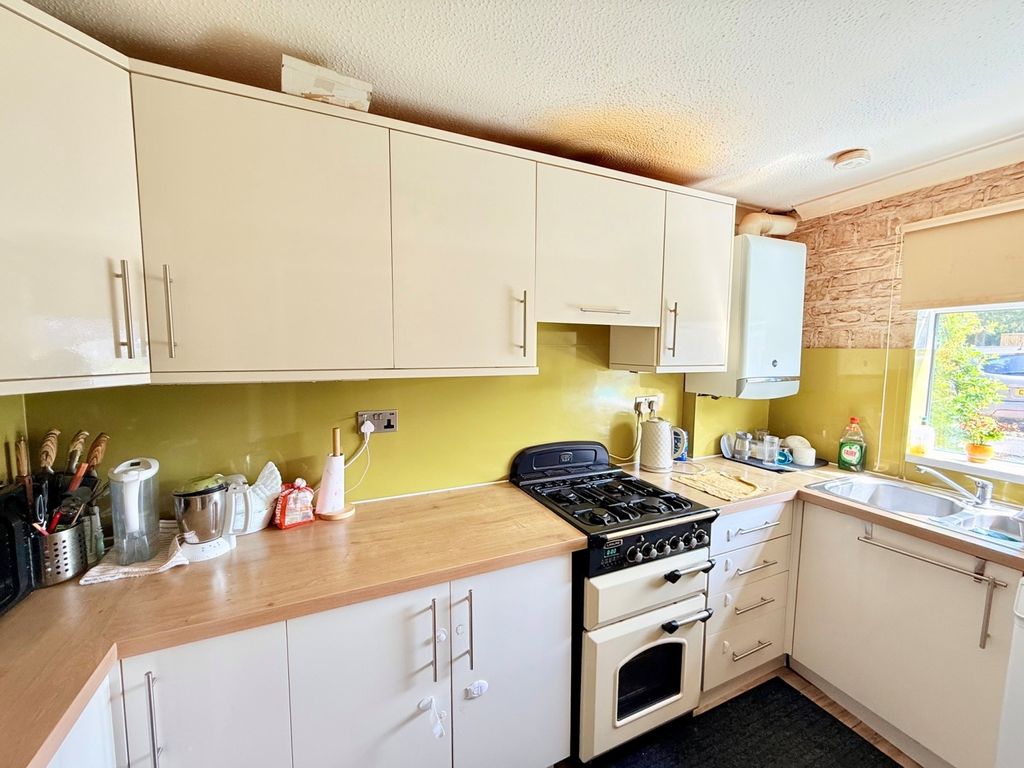 Property photo 3 of 7 Kitchen
