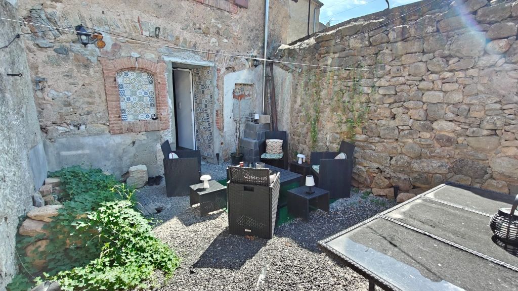Property photo 1 of 18 Main Exterior View