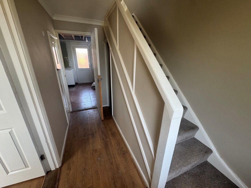 Property photo 2 of 11 Entrance Hall
