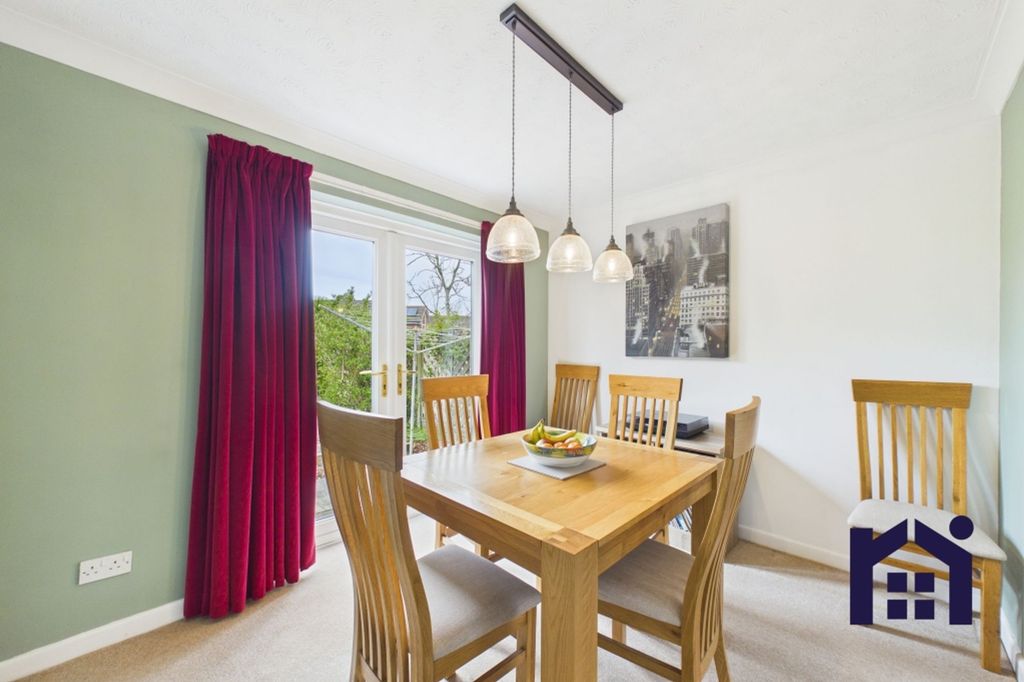 Property photo 3 of 31 Dining Room