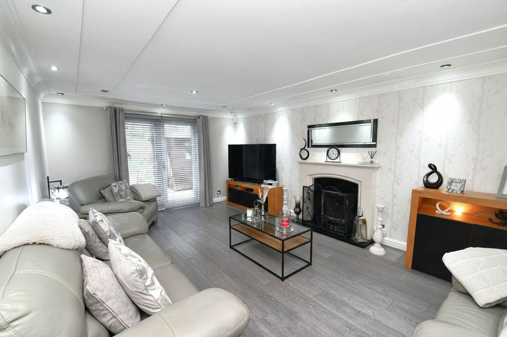 Property photo 3 of 27