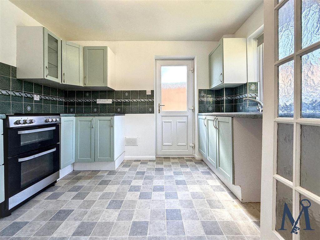 Property photo 2 of 21 Kitchen