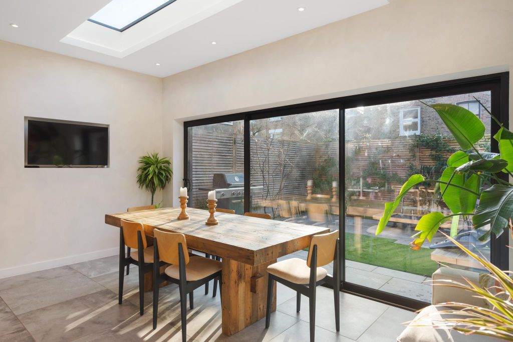 Property photo 2 of 19 Image