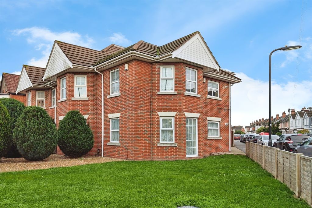 Property photo 2 of 9 (Main)