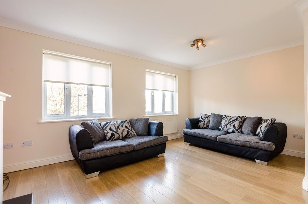 Property photo 3 of 11 Picture 3