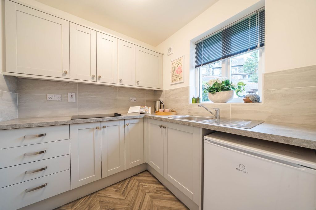 Property photo 3 of 24