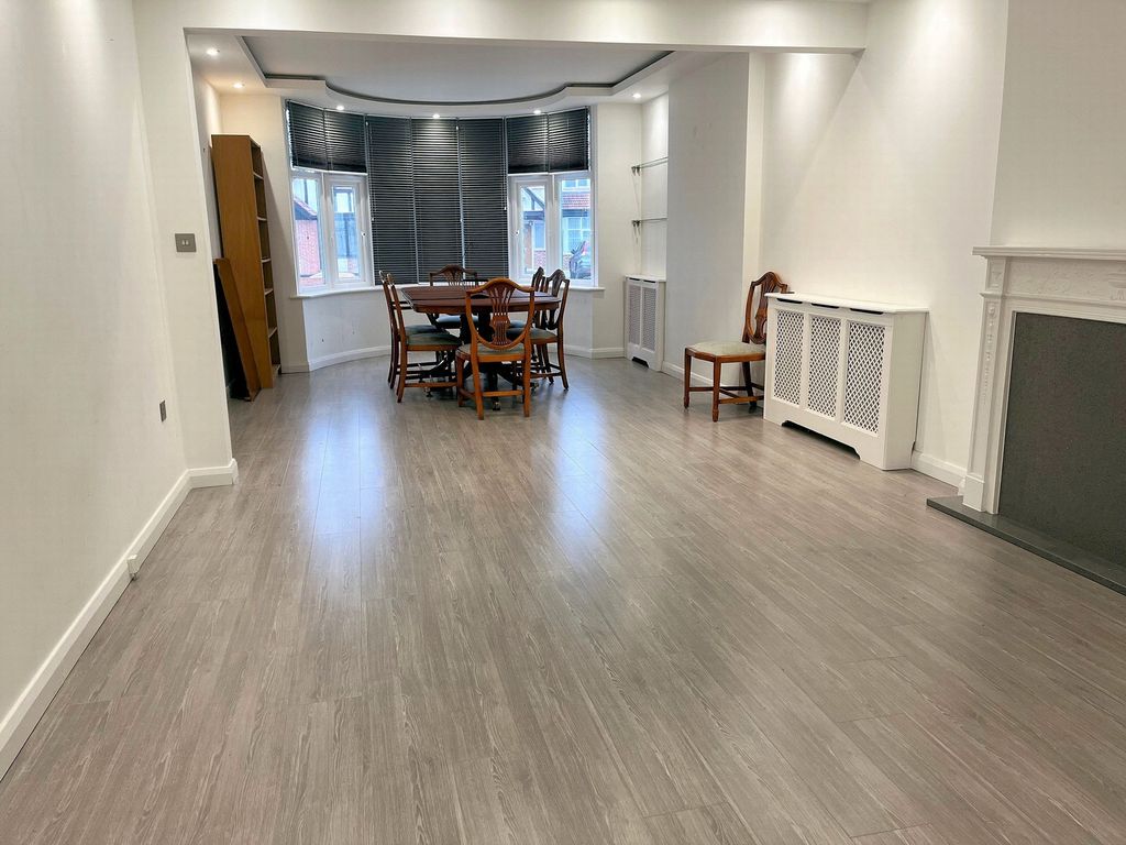 Property photo 3 of 9 Photo 3