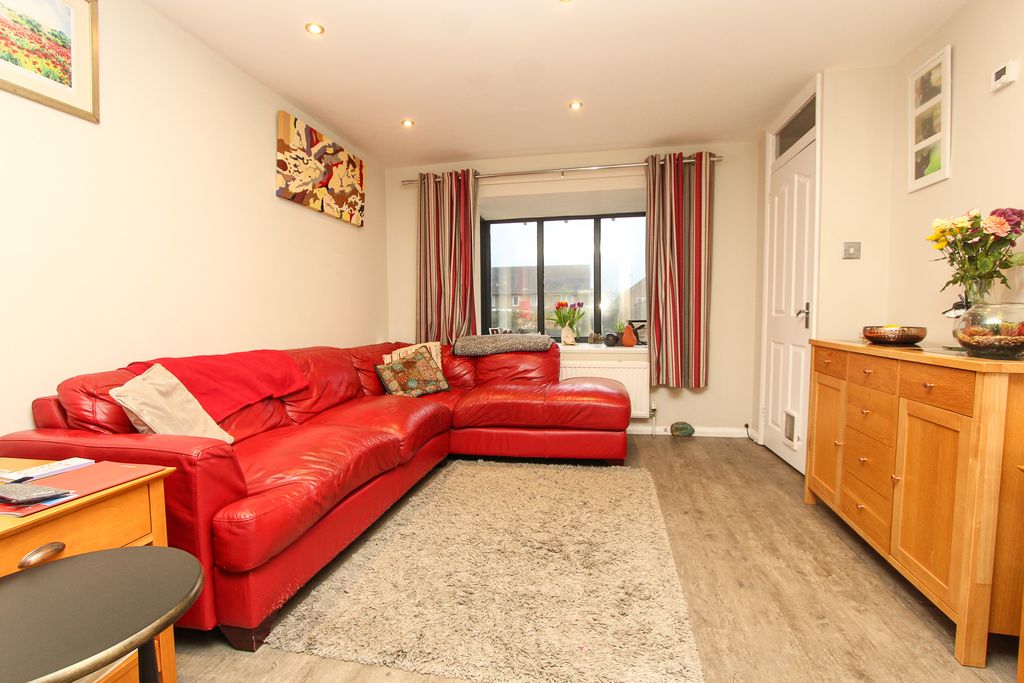 Property photo 3 of 9 Lounge