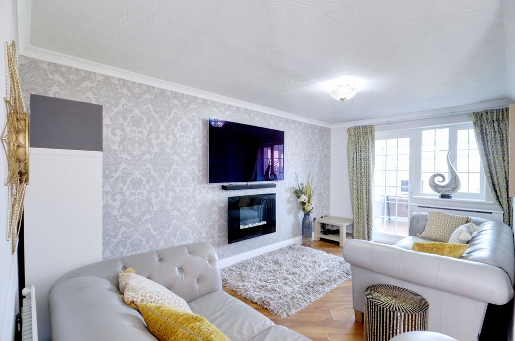 Property photo 3 of 20