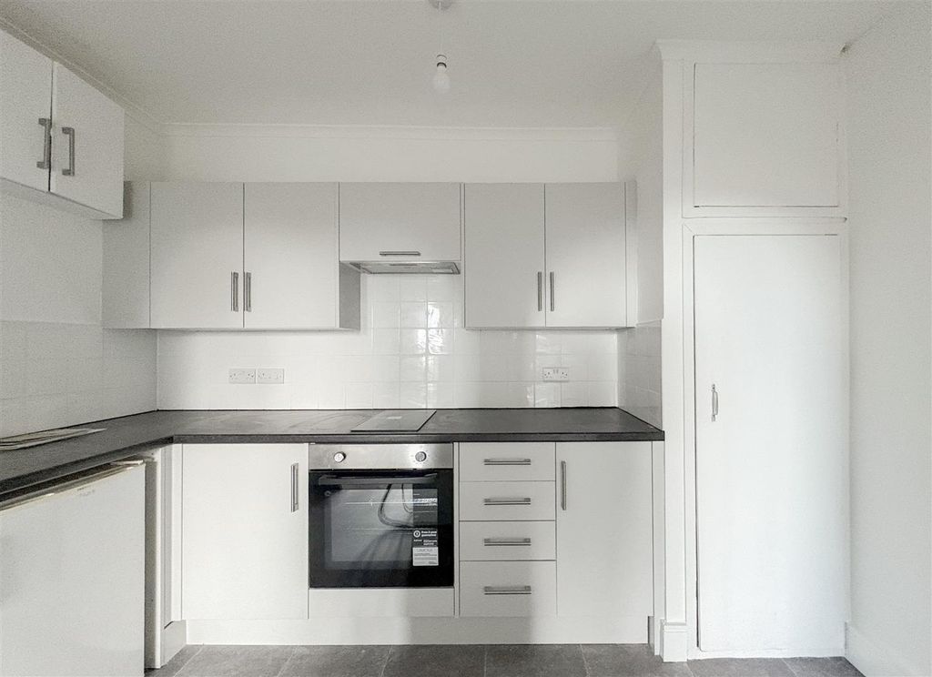 Property photo 3 of 15 Kitchen