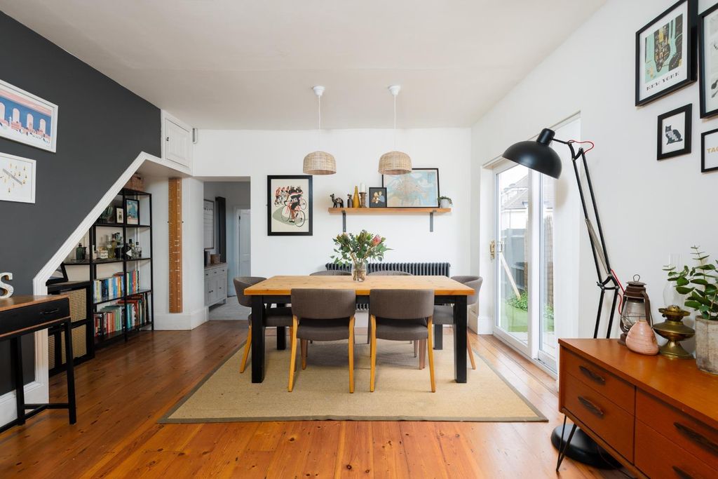Property photo 1 of 34 125 Bloomfield Road-23.Jpg