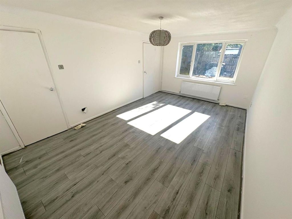 Property photo 2 of 16 323Ebf5d-5926-42E0-A70B-347Ae97dc5c4.Jpg