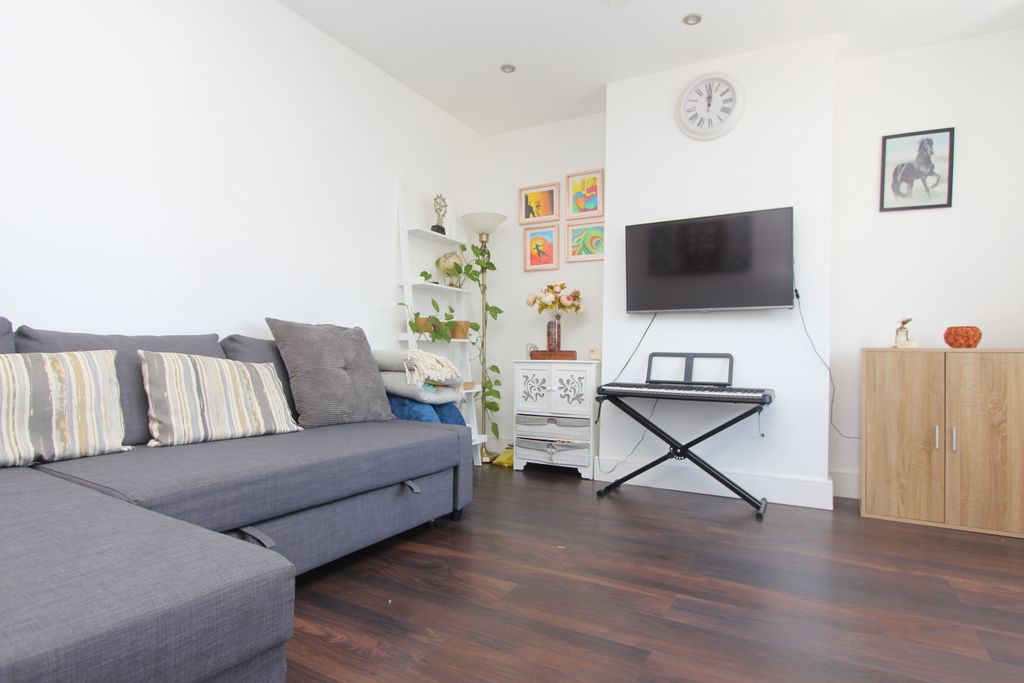 Property photo 3 of 12 Img_9428