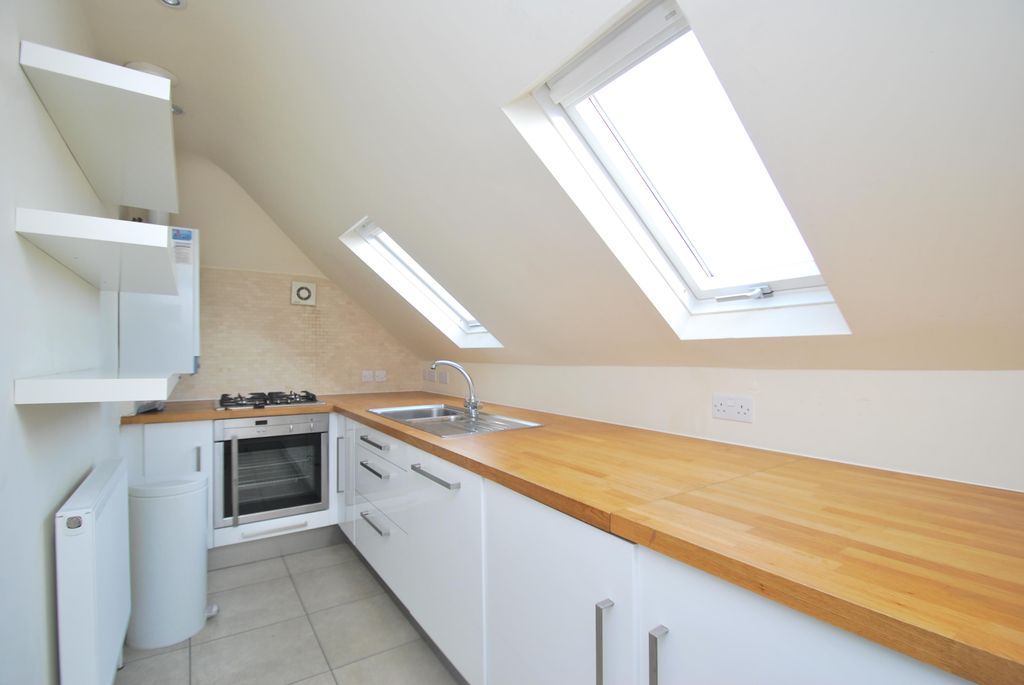 Property photo 2 of 7 Kitchen