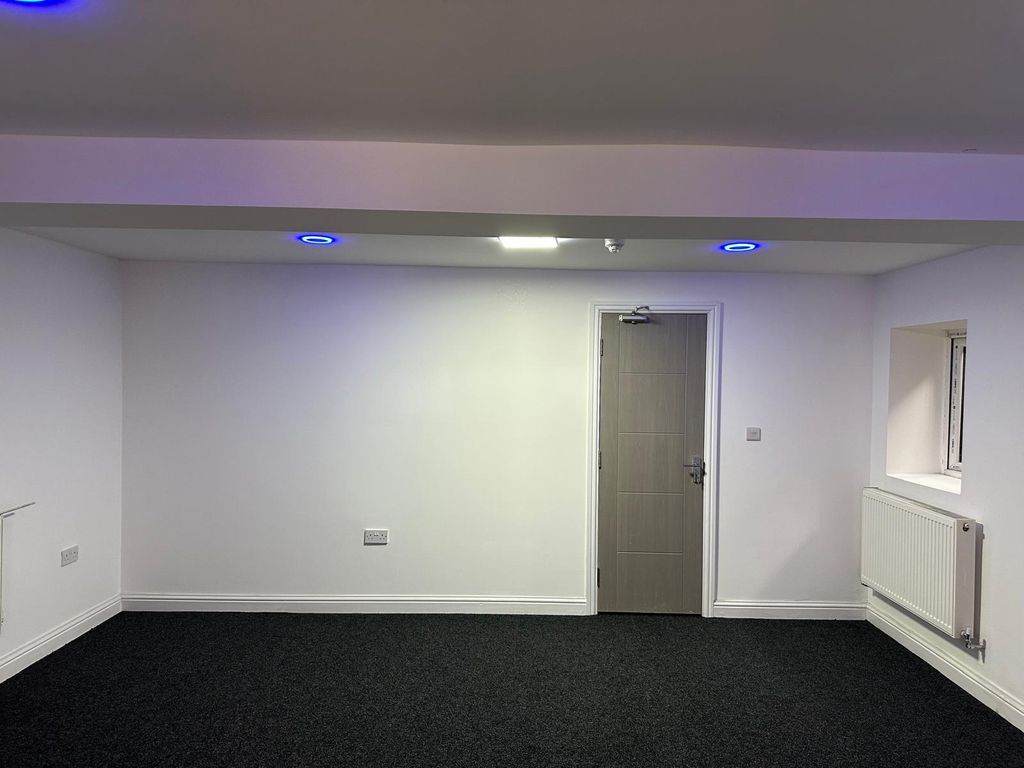 Property photo 2 of 39