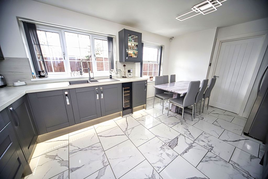 Property photo 3 of 13 Img_5864