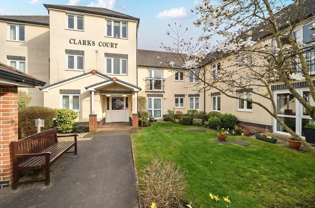 Property photo 1 of 11 Front