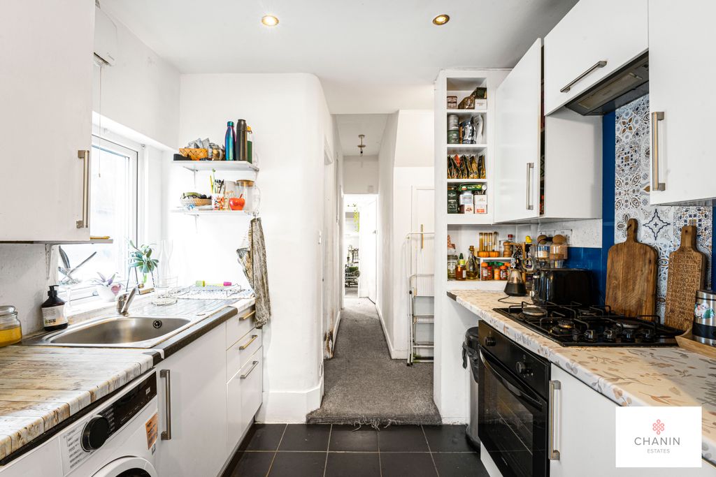 Property photo 2 of 11 Kitchen 1