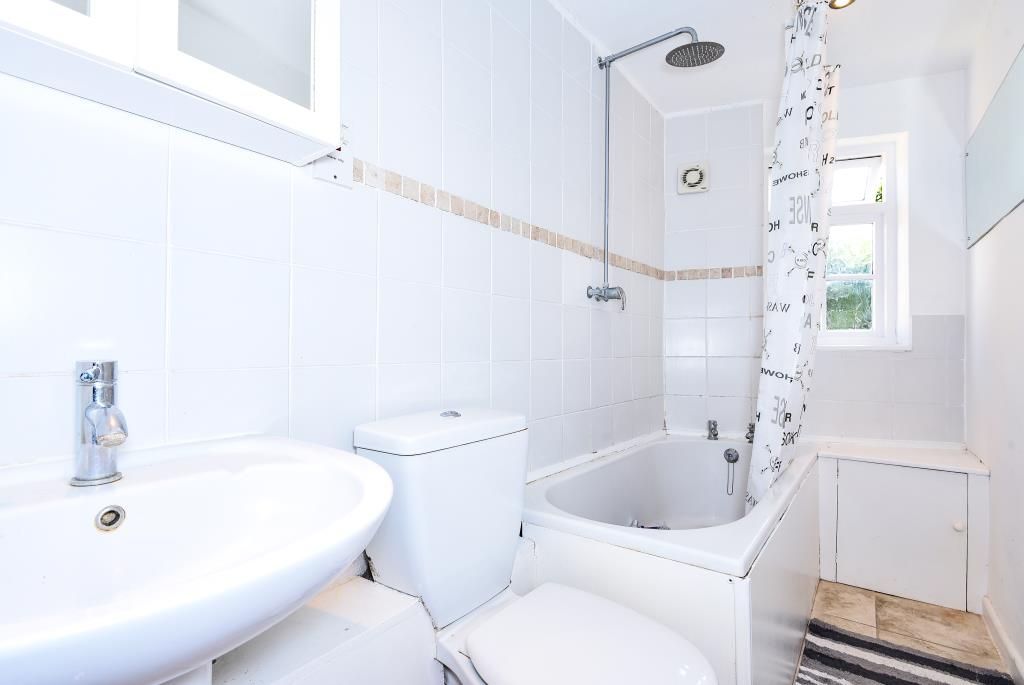 Property photo 3 of 10 Bathroom